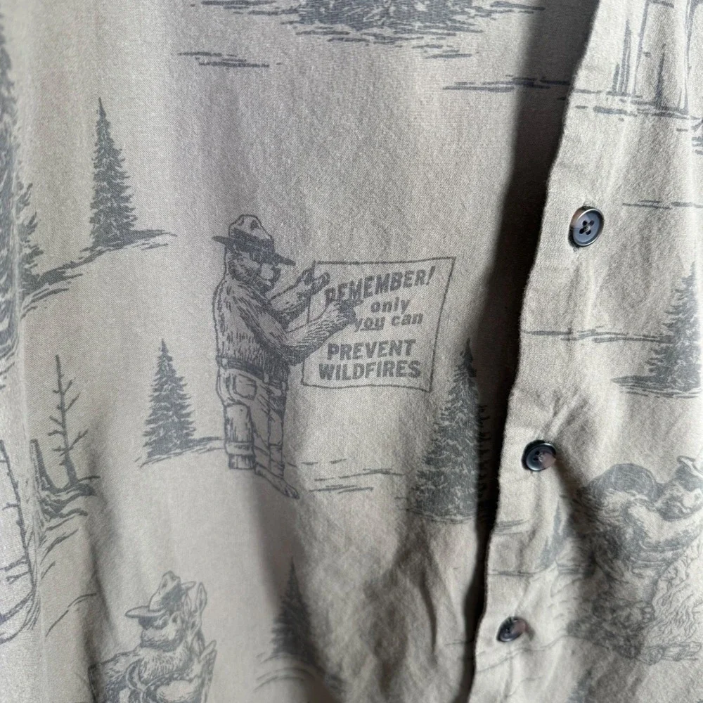 Filson Men's Smokey The Bear Print Short Sleeve Button Down Shirt Size XXL - Picture 4 of 6